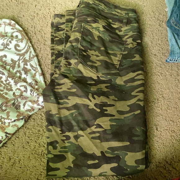 Clothes - Picture 10 of 16